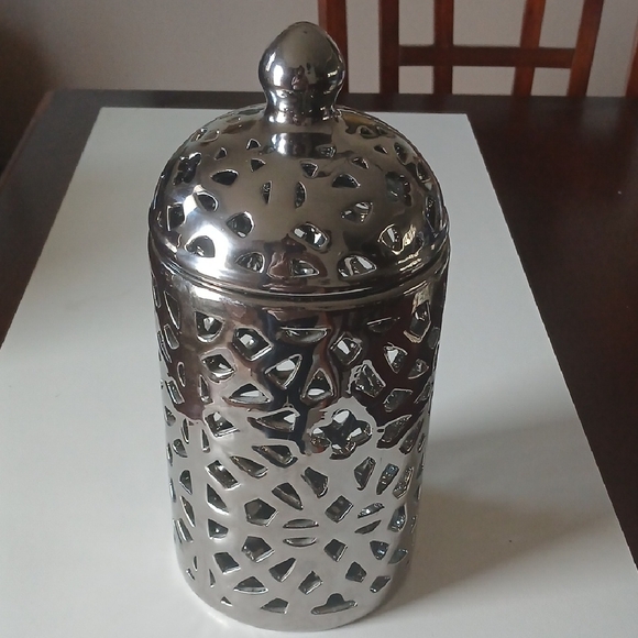 Sagebrook Home Other - Essence Aroma Diffuser or Candle Holder